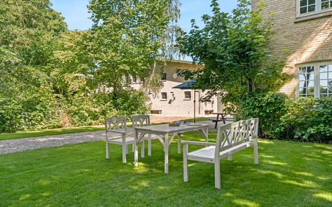 Iivo - 1.3Km from the Sea: Mobilia, Mobili Da Esterno, Arbusto, Sedia, Giardino, Shade, Groundcover, Tavolo Esterno, Prato, Backyard