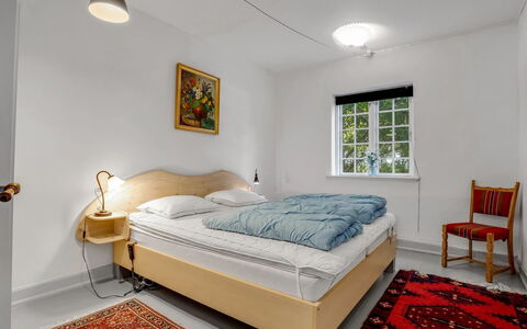 Iivo - 1.3Km from the Sea: Letto, Camera Da Letto, Parete, Interior Design, Mobilia, Pavimento, Bedding, Lenzuolo, Soffitto, Telaio Del Letto