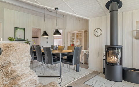 Frederikke - 875M from the Sea: Pavimentazione, Legna, Pavimento, Interior Design, Soffitto, Pavimento In Legno, Mobilia, Casa, Camera, Soggiorno
