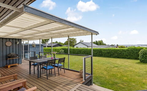 Nielsine - 250M from the Sea: Tetto, Shade, Materiale Composito, Deck, Portico, Mobili Da Esterno, Terrazza, Struttura Esterna, Tenda, Latifoglie