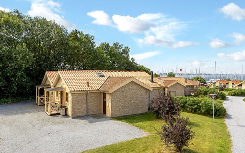 Rouwen - 120M from the Sea: Casa, Zona Residenziale, Casa, Tetto, Villetta, Estate, Driveway, Sobborgo, Raccordo