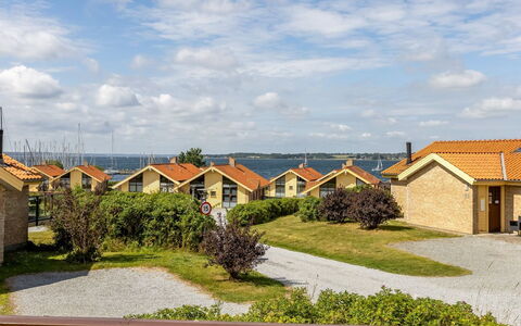 Rouwen - 120M from the Sea: Mobilia, Tavolo, Mobili Da Esterno, Tavolo Esterno, Sedia, Color Legno, Shade, Backyard, Villetta, Cucina & Sala Da Pranzo Tavolo