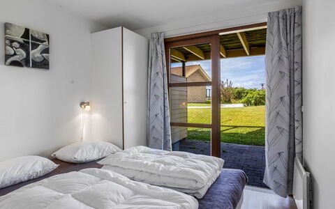 Rouwen - 120M from the Sea: Interior Design, Legna, Pavimento, Pavimentazione, Soffitto, Letto, Camera Da Letto, Mobilia, Casa, Camera