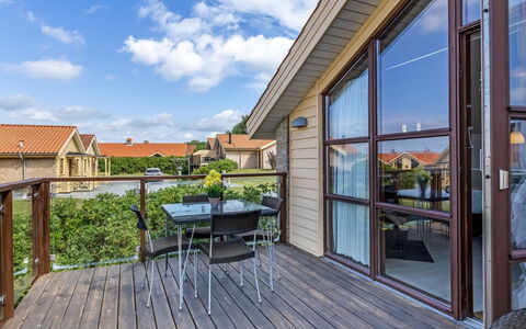 Rouwen - 120M from the Sea: Balcone, Deck, Latifoglie, Portico, Ricorrere, Villa, Eco Hotel, Struttura Esterna