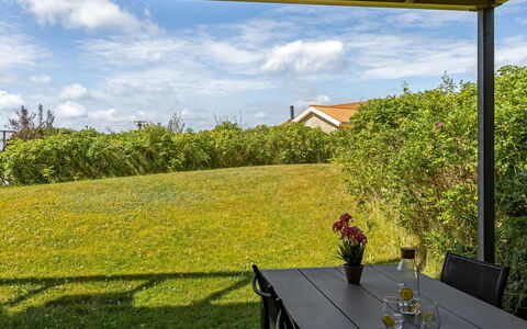 Rouwen - 120M from the Sea: Mobilia, Mobili Da Esterno, Lotto, Shade, Giardino, Sedia, Tavolo Esterno, Prato