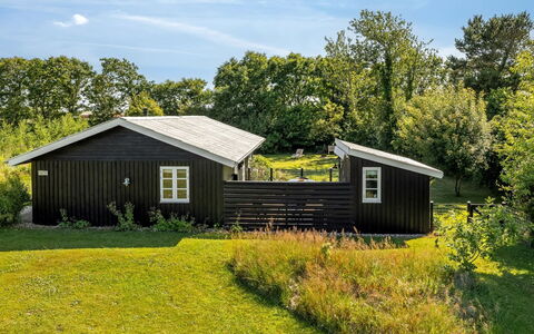 Voitto - 1Km to the Fjord: Casa, Tetto, Casa, Porta, Villetta, Shade, Giardino, Groundcover, Portico, Cortile