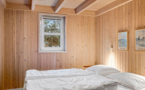 Henne - from the Sea: Legna, Pavimentazione, Pavimento, Camera Da Letto, Interior Design, Soffitto, Letto, Lenzuolo, Pavimento In Legno, Latifoglie