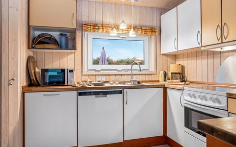 Henne - from the Sea: Cucina, Legna, Interior Design, Pavimentazione, Controsoffitto, Pavimento, Elettrodomestico Da Cucina, Apparecchio Major, Mobilia, Camera