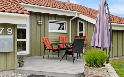 Henne - from the Sea: Legna, Casa, Portico, Deck, Latifoglie, Tetto, Color Legno, Pavimento In Legno, Eco Hotel