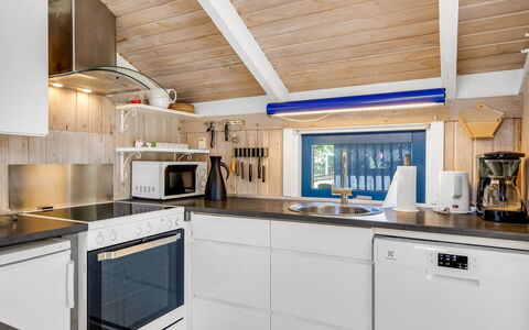 Rathulf - 700M from the Sea: Legna, Cucina, Idraulico Fixture, Apparecchio Major, Soffitto, Controsoffitto, Idraulico, Lavello, Rubinetto, Color Legno
