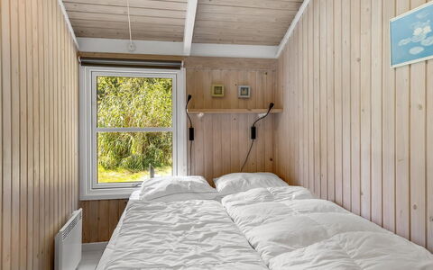 Rathulf - 700M from the Sea: Camera Da Letto, Legna, Letto, Lenzuolo, Bedding, Pavimento, Soffitto, Interior Design, Pavimentazione, Telaio Del Letto