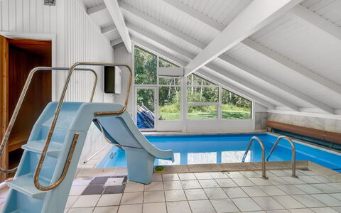 Rathulf - 700M from the Sea: Piscina, Pavimento, Soffitto, Ricorrere, Scivolo, Design, Hotel, Latifoglie, Le Scale, Attico