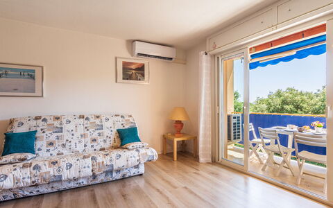 Les Cigales: Legna, Appartamento, Balcone, Color Legno, Shade, Condominio, Pianta Della Casa, Recinzione, Hotel