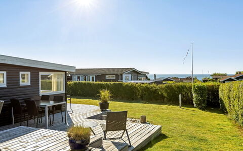Raymond - 175M from the Sea: Estate, Shade, Driveway, Agriturismo