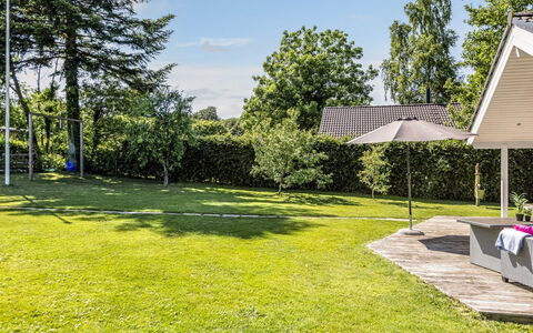 Alfwin - 300M from the Sea: Tetto, Casa, Casa, Villetta, Raccordo, Estate, Driveway, Edifici Giardino, Cortile, Capannone