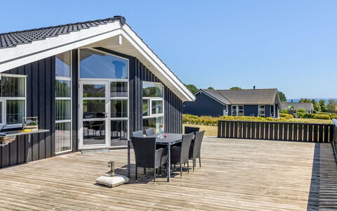 Ariadne - 400M from the Sea: 