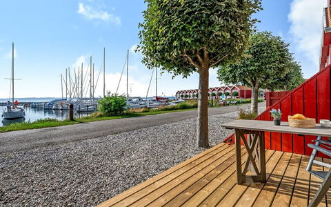 Ulvi - 15M from the Sea: Tetto, Casa, Porta, Villetta, Shade, Raccordo, Cortile, Estate, Backyard