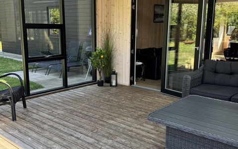 Abbo - 750M from the Sea: Legna, Pavimentazione, Pavimento, Pavimento In Legno, Porta, Mobilia, Latifoglie, Color Legno, Sedia, Deck