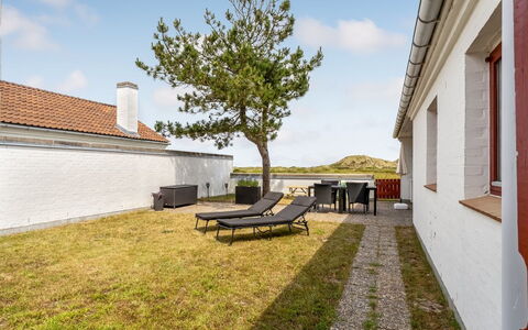 Aike - 1Km from the Sea: Legna, Casa, Portico, Deck, Latifoglie, Tetto, Color Legno, Pavimento In Legno, Eco Hotel