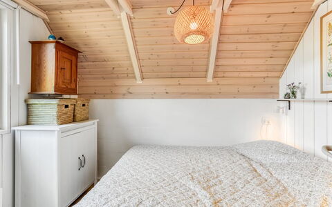 Frodde - 200M from the Sea: Interior Design, Mobilia, Camera Da Letto, Letto, Legna, Soffitto, Pavimentazione, Pavimento, Lampada, Camera
