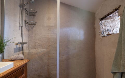 Villa Cappe: Parete, Pavimentazione, Pavimento, Idraulico Fixture, Idraulico, Camera, Soffitto, Piastrella, Soffione Doccia, Bagno