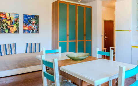 Casa al Lago: Mobilia, Interior Design, Pavimentazione, Legna, Pavimento, Camera, Soffitto, Sala Da Pranzo, Illuminazione, Tavolo