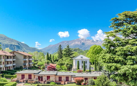 Casa al Lago: Geografia Montane, Montagna, Collina, Arbusto, Paesaggio, Highland, Catena Montuosa, Hill Station, Giardino, Hedge