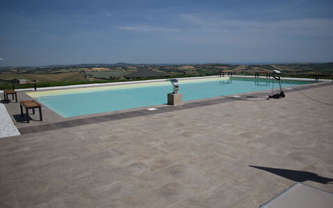 Casa In Collina: Materiale Composito, Piscina, Calcestruzzo, Shade, Piastrella, Flagstone