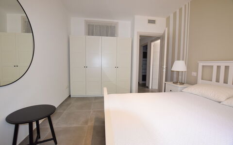 Casa In Collina: Mobilia, Interior Design, Pavimento, Pavimentazione, Letto, Camera Da Letto, Parete, Legna, Soffitto, Camera