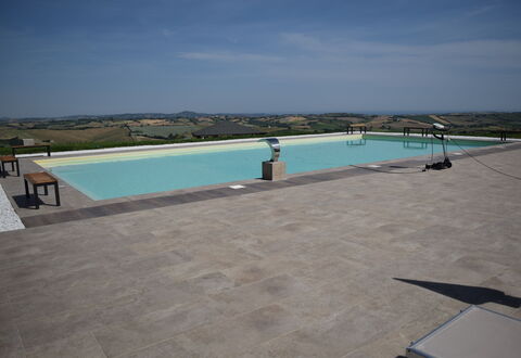Casa In Collina: Materiale Composito, Piscina, Calcestruzzo, Shade, Piastrella, Flagstone