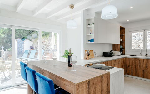 Brisa del Mar: Mobilia, Controsoffitto, Cucina, Interior Design, Cabinetry, Pavimentazione, Legna, Pavimento, Soffitto, Elettrodomestico Da Cucina