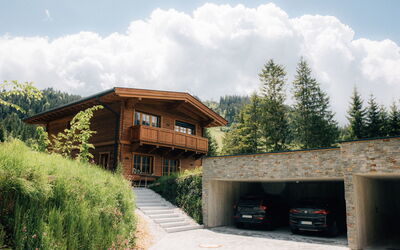 Sissis Green Chalets Kaiser Max 381.4: Tetto, Casa, Casa, Villetta, Estate, Giardino, Landscaping, Larice, Driveway, Box Auto