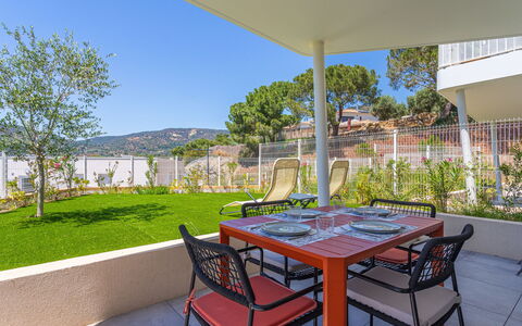 Le Lavandou 450: Mobilia, Sedia, Mobili Da Esterno, Shade, Appartamento, Balcone, Ricorrere, Eco Hotel, Tavolo Esterno, Cucina & Sala Da Pranzo Tavolo
