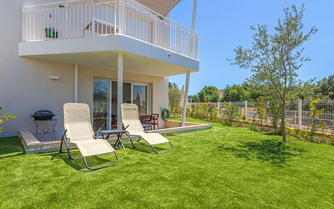 Le Lavandou 450: Erba, Giardino, Lotto, Prato, Shade, Landscaping, Cortile, Backyard, Erba Sintetica