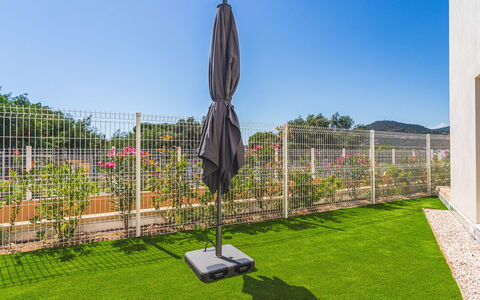 Le Lavandou 450: Erba, Giardino, Shade, Prato, Erba Sintetica, Landscaping, Cortile, Backyard, Recinzione, Home Scherma