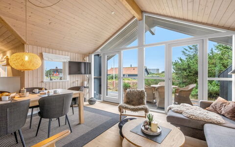 Effie - 500M from the Sea: Legna, Casa, Villetta, Porta, Raccordo, Estate, Latifoglie, Color Legno, Plank, Portico