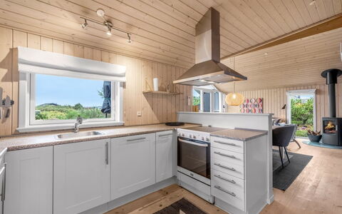 Effie - 500M from the Sea: Pavimentazione, Legna, Cucina, Pavimento, Soffitto, Interior Design, Controsoffitto, Elettrodomestico Da Cucina, Pavimento In Legno, Apparecchio Major