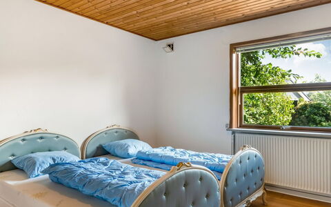 Ilmo - 1.9Km from the Sea: Interior Design, Letto, Camera Da Letto, Mobilia, Legna, Pavimentazione, Lenzuolo, Bedding, Soffitto, Pavimento