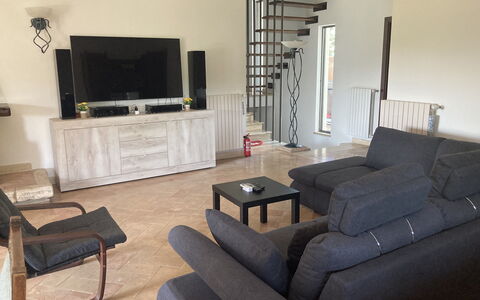 Villa Ginevra: Mobilia, Pavimentazione, Interior Design, Pavimento, Legna, Divano, Soggiorno, Camera, Appartamento, Illuminazione