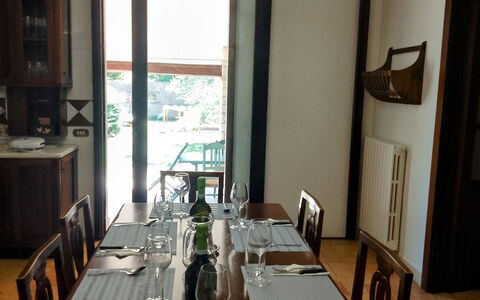 Villa Ginevra: Mobilia, Tavolo, Legna, Interior Design, Sala Da Pranzo, Pavimentazione, Sedia, Cucina & Sala Da Pranzo Tavolo, Illuminazione, Pavimento