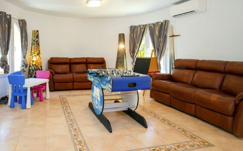 Gekko: Interior Design, Mobilia, Pavimentazione, Pavimento, Divano, Soffitto, Camera, Illuminazione, Soggiorno, Appartamento