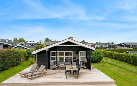 Dragan - 50M from the Sea: Tetto, Casa, Casa, Villetta, Porta, Raccordo, Deck, Portico, Plank, Latifoglie