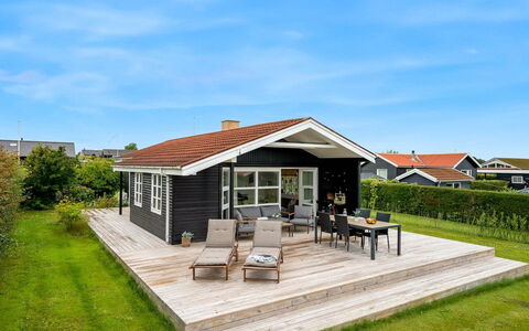 Dragan - 50M from the Sea: Tetto, Casa, Casa, Villetta, Porta, Raccordo, Deck, Portico, Plank, Latifoglie