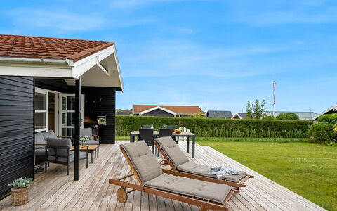 Dragan - 50M from the Sea: Tetto, Casa, Casa, Villetta, Porta, Raccordo, Deck, Portico, Plank, Latifoglie