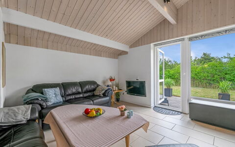 Blesse - 500M to the Fjord: Interior Design, Legna, Pavimentazione, Soffitto, Pavimento, Mobilia, Camera, Casa, Divano, Soggiorno