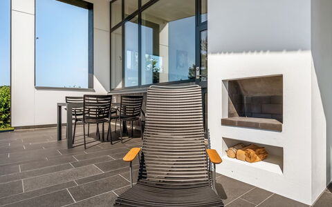 Nille - 30M from the Sea: Legna, Casa, Portico, Deck, Latifoglie, Tetto, Color Legno, Pavimento In Legno, Eco Hotel