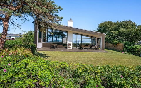 Nille - 30M from the Sea: Legna, Casa, Portico, Deck, Latifoglie, Tetto, Color Legno, Pavimento In Legno, Eco Hotel