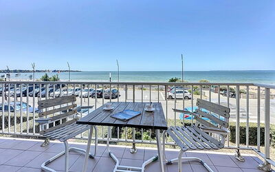 Tharon Plage 200: Foglia, Giardino, Shade, Eco Hotel, Mobili Da Esterno, Cortile, Landscaping, Design