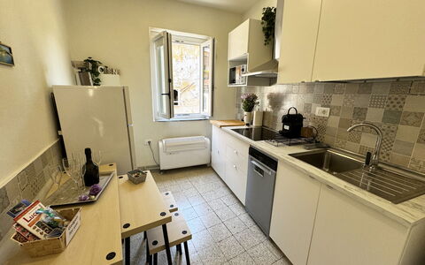 Il Cervo In Città: Cucina, Elettrodomestico Da Cucina, Apparecchio Major, Controsoffitto, Cucina Stufa, Stufa, Stufa A Gas, Cabinetry, Lavandino Della Cucina, Pavimentazione
