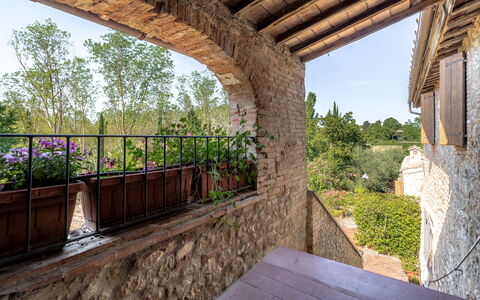 Casa La Cedrina, Pool, Lornano: Parete, Brick, Muro ​​Di Pietra, Muratura, Giardino, Hacienda, Pianta Della Casa, Backyard, Balcone, Vaso Di Fiori